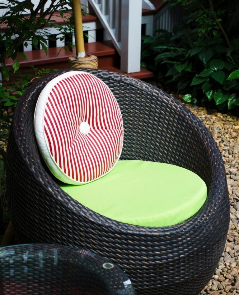 Expert Tips for Choosing Paint for Outdoor Cushions