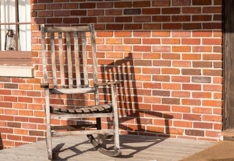 What Kind Of Paint To Use On Outdoor Rocking Chairs. What pros say